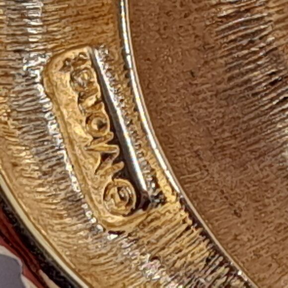 Vtg Monet Ribbed Gold Plated Swirl Crescent Brooch Pin, Mid-Century 2 3/8 Inch - Picture 5 of 9